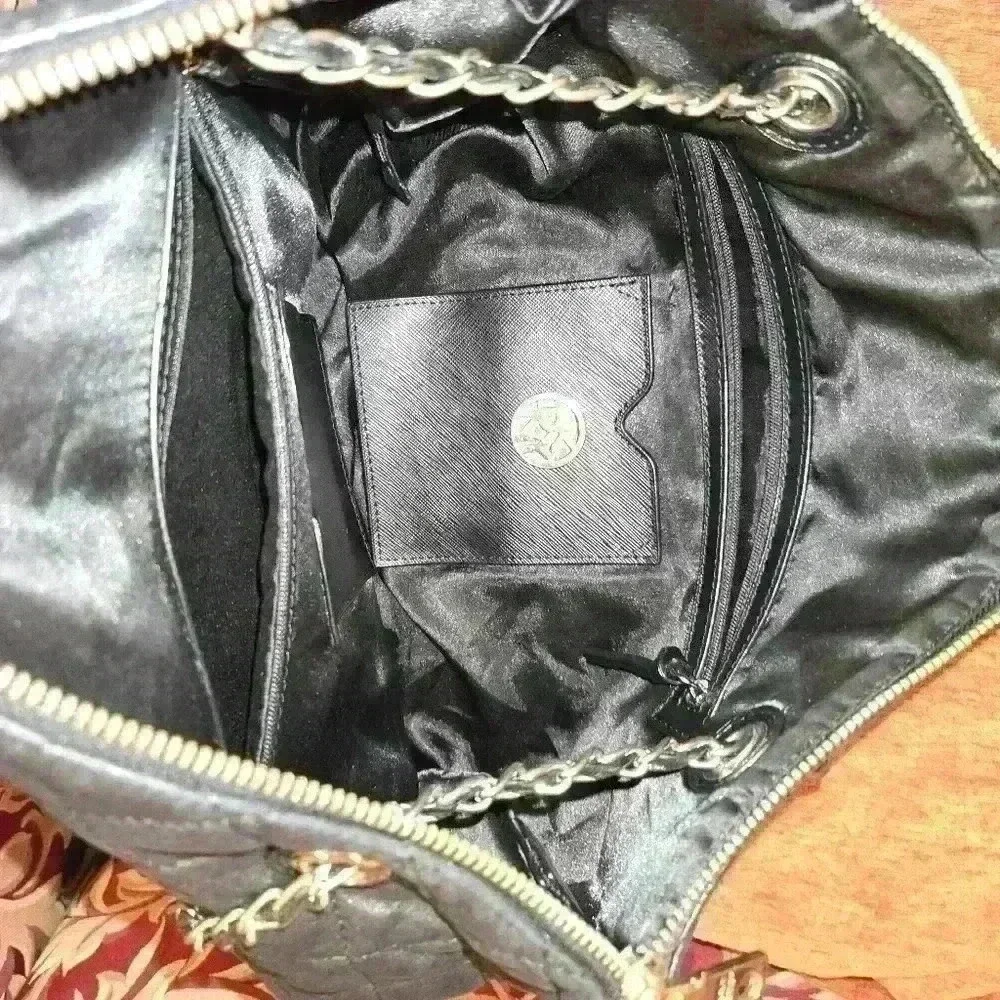 DKNY Donna Karan NY Quilted soft leather black zip top tote bag chain handles - Picture 5 of 6